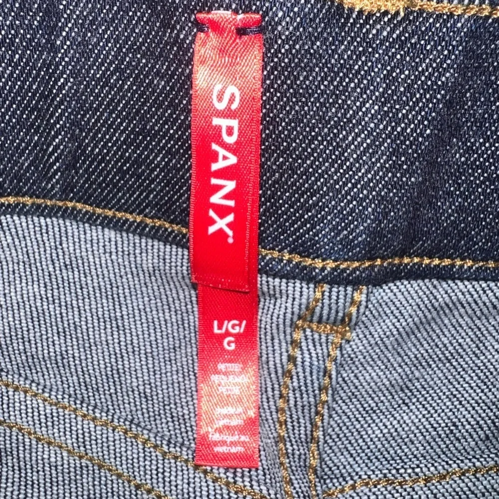 EUC SPANX Dark Wash High Waist Wide Leg Jeans Size Large Petite Inseam